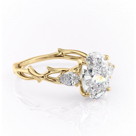 Ovală - Inel de logodnă Elira din aur Galben 18kt cu moissanite tăietură ovală – Montură cu trei pietre rafinată pentru profil mediu | Personalizează și configurează gratuit online