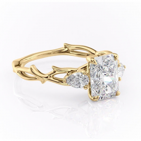Aur galben - Inel de logodnă Elira din aur Galben 18kt cu moissanite tăietură radiantă – Montură cu trei pietre rafinată pentru profil mediu | Personalizează și configurează gratuit online