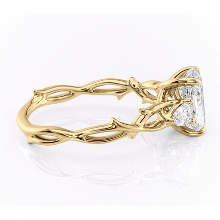 Inel de logodnă Elira din aur Galben 18kt cu moissanite tăietură radiantă – Montură cu trei pietre rafinată pentru profil mediu | Personalizează și configurează gratuit online [1]