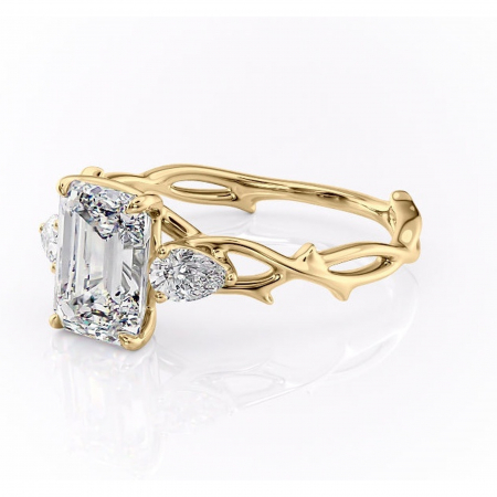 Inel de logodnă Elira din aur Galben 18kt cu moissanite tăietură smarald – Montură cu trei pietre rafinată pentru profil mediu | Personalizează și configurează gratuit online [6]