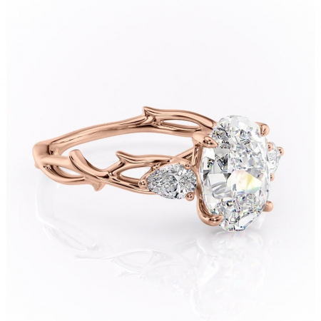 Trilogy - Inel de logodnă Elira din aur Rose 18kt cu moissanite tăietură ovală – Montură cu trei pietre rafinată pentru profil mediu | Personalizează și configurează gratuit online