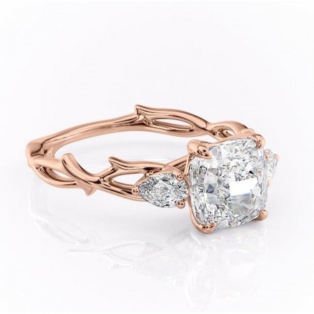 Pernă - Inel de logodnă Elira din aur Rose 18kt cu moissanite tăietură pernă – Montură cu trei pietre rafinată pentru profil mediu | Personalizează și configurează gratuit online