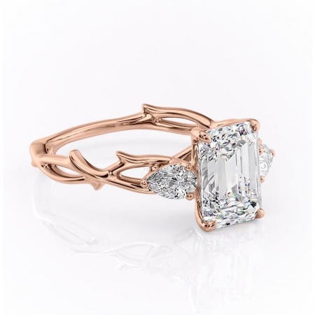 Smarald - Inel de logodnă Elira din aur Rose 18kt cu moissanite tăietură smarald – Montură cu trei pietre rafinată pentru profil mediu | Personalizează și configurează gratuit online