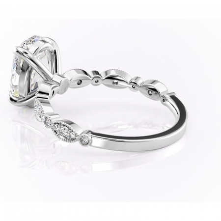 Inel de logodnă Elowen din aur Alb 14kt cu moissanite tăietură ovală – Pietre laterale rafinată pentru profil înalt | Personalizează și configurează gratuit online [4]