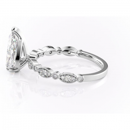 Inel de logodnă Elowen din aur Alb 14kt cu moissanite tăietură pară – Pietre laterale rafinată pentru profil înalt | Personalizează și configurează gratuit online [5]