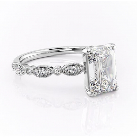 Smarald - Inel de logodnă Elowen din aur Alb 14kt cu moissanite tăietură smarald – Pietre laterale rafinată pentru profil înalt | Personalizează și configurează gratuit online