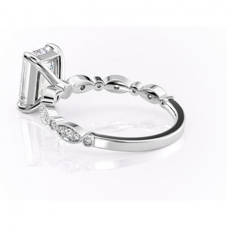 Inel de logodnă Elowen din aur Alb 14kt cu moissanite tăietură smarald – Pietre laterale rafinată pentru profil înalt | Personalizează și configurează gratuit online [4]