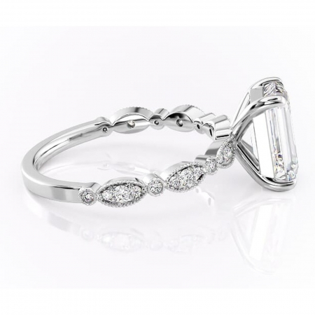 Inel de logodnă Elowen din aur Alb 14kt cu moissanite tăietură smarald – Pietre laterale rafinată pentru profil înalt | Personalizează și configurează gratuit online [1]