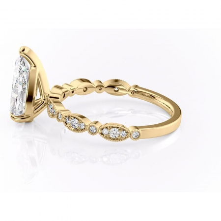 Inel de logodnă Elowen din aur Galben 18kt cu moissanite tăietură pară – Pietre laterale rafinată pentru profil înalt | Personalizează și configurează gratuit online [5]