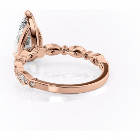 Inel de logodnă Elowen din aur Rose 18kt cu moissanite tăietură pară – Pietre laterale rafinată pentru profil înalt | Personalizează și configurează gratuit online [3]