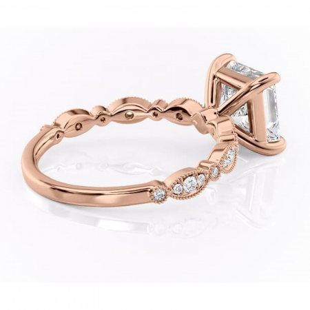 Inel de logodnă Elowen din aur Rose 14kt cu moissanite tăietură princess – Pietre laterale rafinată pentru profil înalt | Personalizează și configurează gratuit online [2]