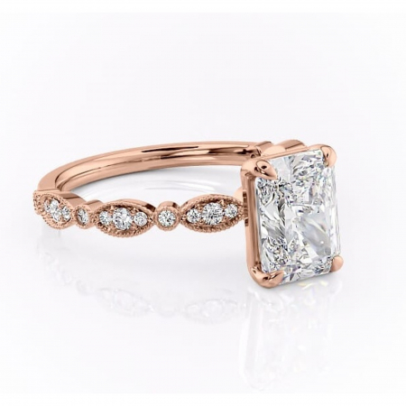 Radiantă - Inel de logodnă Elowen din aur Rose 18kt cu moissanite tăietură radiantă – Pietre laterale rafinată pentru profil înalt | Personalizează și configurează gratuit online