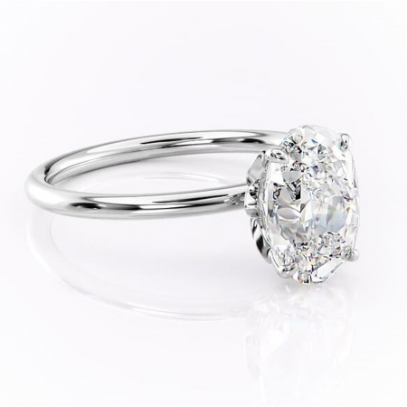 Ovală - Inel de logodnă Emerald din aur Alb 14kt cu moissanite tăietură ovală – Solitar rafinată pentru profil înalt | Personalizează și configurează gratuit online