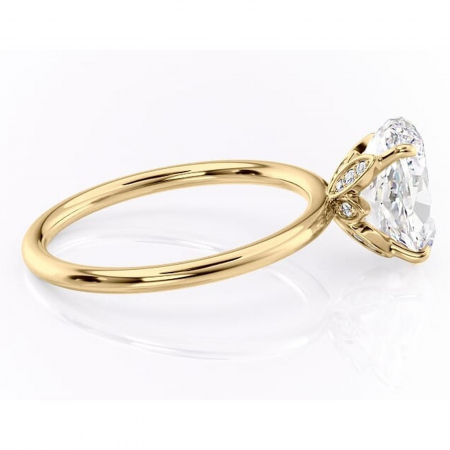 Inel de logodnă Emerald din aur Galben 14kt cu moissanite tăietură ovală – Solitar rafinată pentru profil înalt | Personalizează și configurează gratuit online [1]