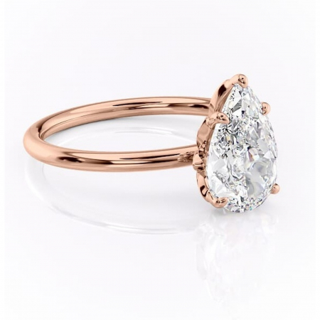 Pară - Inel de logodnă Emerald din aur Rose 18kt cu moissanite tăietură pară – Solitar rafinată pentru profil înalt | Personalizează și configurează gratuit online