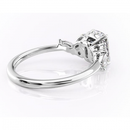 Inel de logodnă Emmeline din aur Alb 14kt cu moissanite tăietură asscher – Pietre laterale rafinată pentru profil mediu | Personalizează și configurează gratuit online [2]