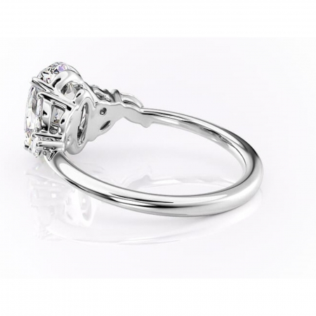 Inel de logodnă Emmeline din aur Alb 18kt cu moissanite tăietură ovală – Pietre laterale rafinată pentru profil mediu | Personalizează și configurează gratuit online [4]