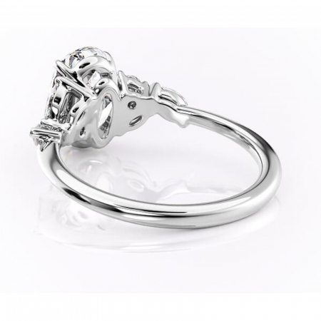 Inel de logodnă Emmeline din aur Alb 18kt cu moissanite tăietură ovală – Pietre laterale rafinată pentru profil mediu | Personalizează și configurează gratuit online [3]