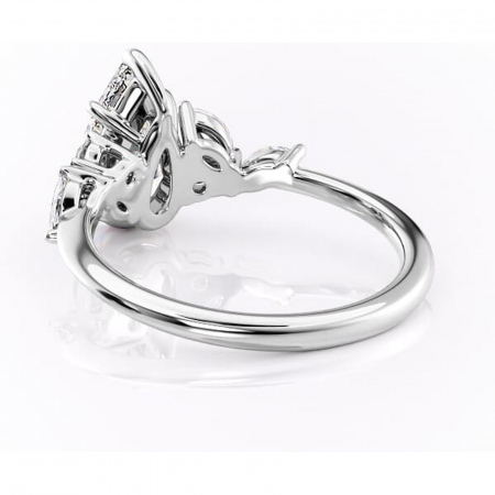 Inel de logodnă Emmeline din aur Alb 14kt cu moissanite tăietură pară – Pietre laterale rafinată pentru profil mediu | Personalizează și configurează gratuit online [3]