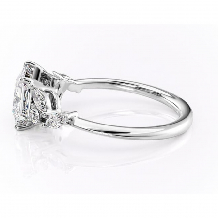 Inel de logodnă Emmeline din aur Alb 14kt cu moissanite tăietură princess – Pietre laterale rafinată pentru profil mediu | Personalizează și configurează gratuit online [5]