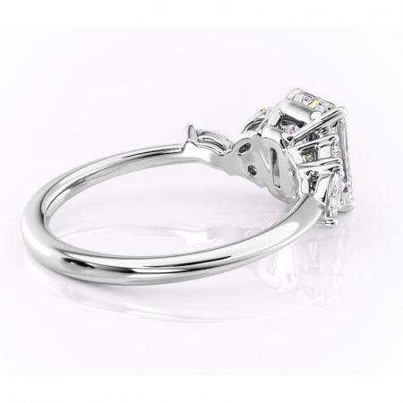 Inel de logodnă Emmeline din aur Alb 14kt cu moissanite tăietură radiantă – Pietre laterale rafinată pentru profil mediu | Personalizează și configurează gratuit online [2]