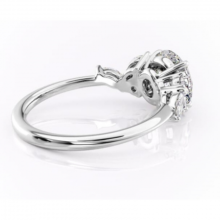 Inel de logodnă Emmeline din aur Alb 14kt cu moissanite tăietură rotundă – Pietre laterale rafinată pentru profil mediu | Personalizează și configurează gratuit online [2]