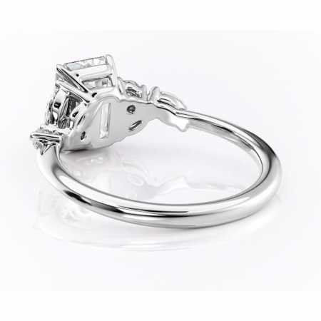 Inel de logodnă Emmeline din aur Alb 14kt cu moissanite tăietură smarald – Pietre laterale rafinată pentru profil mediu | Personalizează și configurează gratuit online [3]