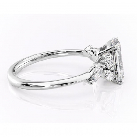 Inel de logodnă Emmeline din aur Alb 14kt cu moissanite tăietură smarald – Pietre laterale rafinată pentru profil mediu | Personalizează și configurează gratuit online [1]