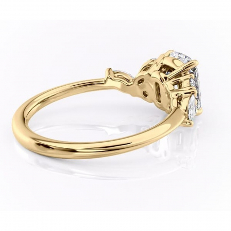 Inel de logodnă Emmeline din aur Galben 14kt cu moissanite tăietură asscher – Pietre laterale rafinată pentru profil mediu | Personalizează și configurează gratuit online [2]