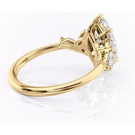 Inel de logodnă Emmeline din aur Galben 14kt cu moissanite tăietură marquise – Pietre laterale rafinată pentru profil mediu | Personalizează și configurează gratuit online [2]