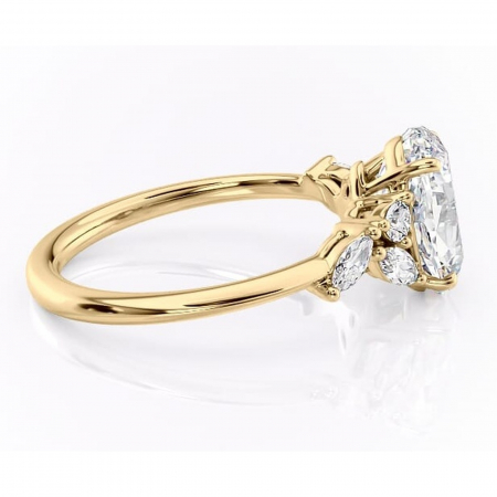 Inel de logodnă Emmeline din aur Galben 14kt cu moissanite tăietură ovală – Pietre laterale rafinată pentru profil mediu | Personalizează și configurează gratuit online [1]
