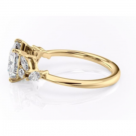 Inel de logodnă Emmeline din aur Galben 14kt cu moissanite tăietură princess – Pietre laterale rafinată pentru profil mediu | Personalizează și configurează gratuit online [5]