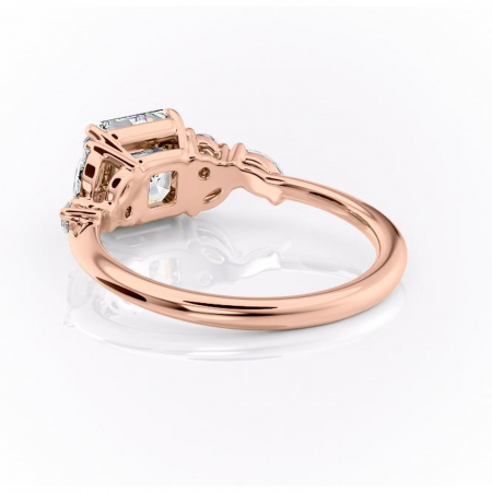 Inel de logodnă Emmeline din aur Rose 18kt cu moissanite tăietură asscher – Pietre laterale rafinată pentru profil mediu | Personalizează și configurează gratuit online [3]