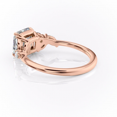 Inel de logodnă Emmeline din aur Rose 18kt cu moissanite tăietură asscher – Pietre laterale rafinată pentru profil mediu | Personalizează și configurează gratuit online [4]