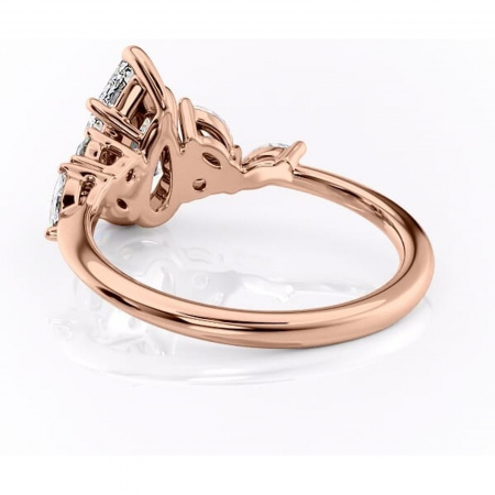 Inel de logodnă Emmeline din aur Rose 14kt cu moissanite tăietură pară – Pietre laterale rafinată pentru profil mediu | Personalizează și configurează gratuit online [3]