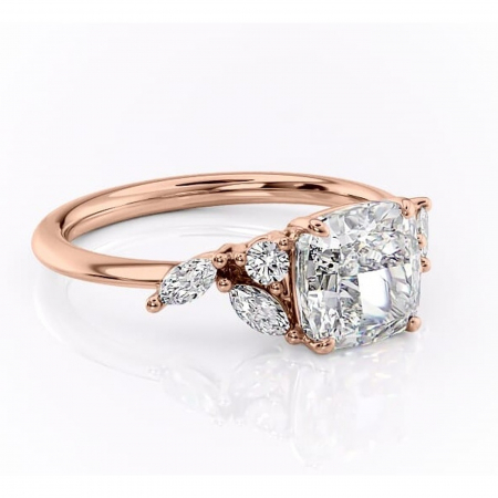 Pernă - Inel de logodnă Emmeline din aur Rose 18kt cu moissanite tăietură pernă – Pietre laterale rafinată pentru profil mediu | Personalizează și configurează gratuit online