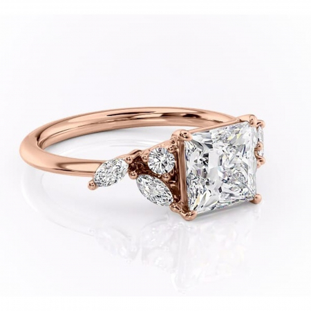 Princess - Inel de logodnă Emmeline din aur Rose 18kt cu moissanite tăietură princess – Pietre laterale rafinată pentru profil mediu | Personalizează și configurează gratuit online