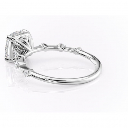 Inel de logodnă Evelina din aur Alb 14kt cu moissanite tăietură pernă – Solitar rafinată pentru profil mediu | Personalizează și configurează gratuit online [4]