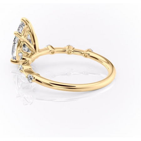 Inel de logodnă Evelina din aur Galben 18kt cu moissanite tăietură pară – Solitar rafinată pentru profil mediu | Personalizează și configurează gratuit online [4]