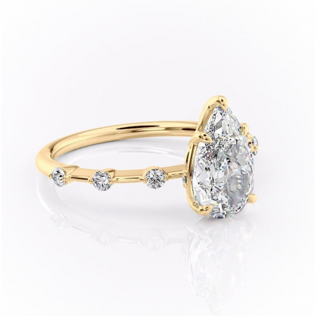 18K - Inel de logodnă Evelina din aur Galben 18kt cu moissanite tăietură pară – Solitar rafinată pentru profil mediu | Personalizează și configurează gratuit online
