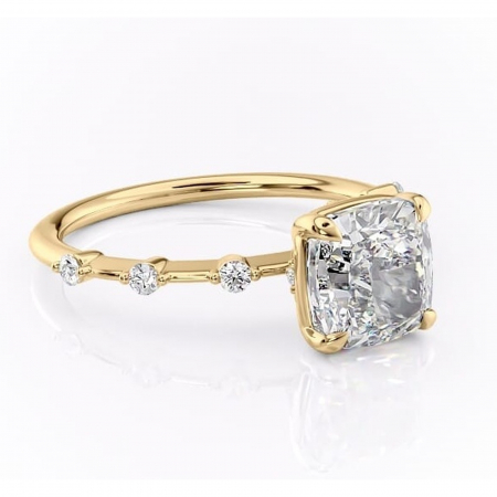 18K - Inel de logodnă Evelina din aur Galben 18kt cu moissanite tăietură pernă – Solitar rafinată pentru profil mediu | Personalizează și configurează gratuit online