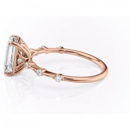 Inel de logodnă Evelina din aur Rose 18kt cu moissanite tăietură smarald – Solitar rafinată pentru profil mediu | Personalizează și configurează gratuit online [5]