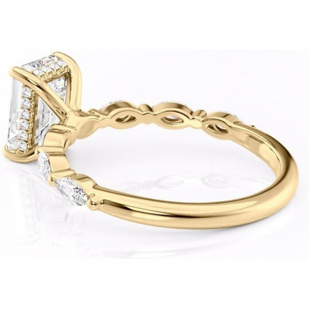 Inel de logodnă Everly din aur Galben 14kt cu moissanite tăietură smarald – Pietre laterale rafinată pentru profil înalt | Personalizează și configurează gratuit online [4]