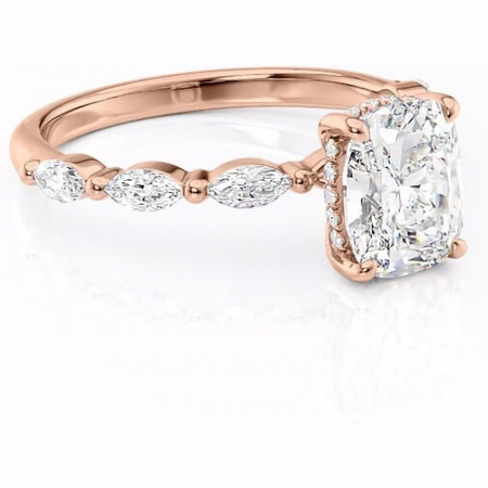 Pernă alungită - Inel de logodnă Everly din aur Rose 14kt cu moissanite tăietură asscher – Pietre laterale rafinată pentru profil înalt | Personalizează și configurează gratuit online