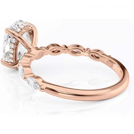 Inel de logodnă Everly din aur Rose 14kt cu moissanite tăietură ovală – Pietre laterale rafinată pentru profil înalt | Personalizează și configurează gratuit online [4]