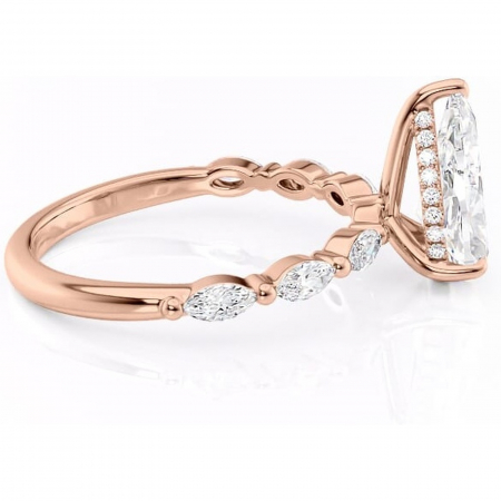 Inel de logodnă Everly din aur Rose 18kt cu moissanite tăietură pară – Pietre laterale rafinată pentru profil înalt | Personalizează și configurează gratuit online [1]