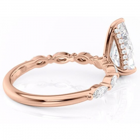 Inel de logodnă Everly din aur Rose 18kt cu moissanite tăietură pară – Pietre laterale rafinată pentru profil înalt | Personalizează și configurează gratuit online [2]