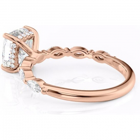 Inel de logodnă Everly din aur Rose 14kt cu moissanite tăietură pernă – Pietre laterale rafinată pentru profil înalt | Personalizează și configurează gratuit online [4]