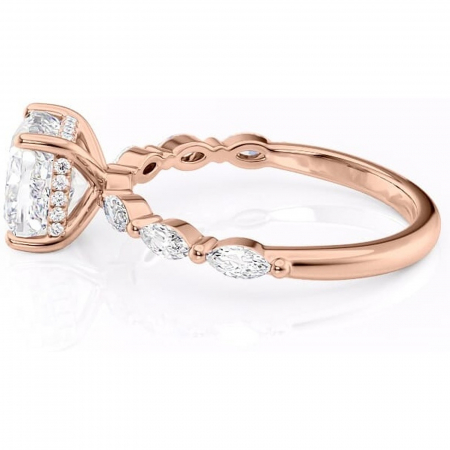 Inel de logodnă Everly din aur Rose 14kt cu moissanite tăietură pernă – Pietre laterale rafinată pentru profil înalt | Personalizează și configurează gratuit online [5]