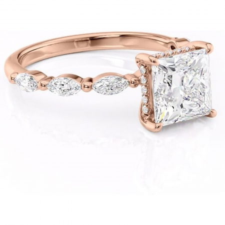 Princess - Inel de logodnă Everly din aur Rose 18kt cu moissanite tăietură princess – Pietre laterale rafinată pentru profil înalt | Personalizează și configurează gratuit online